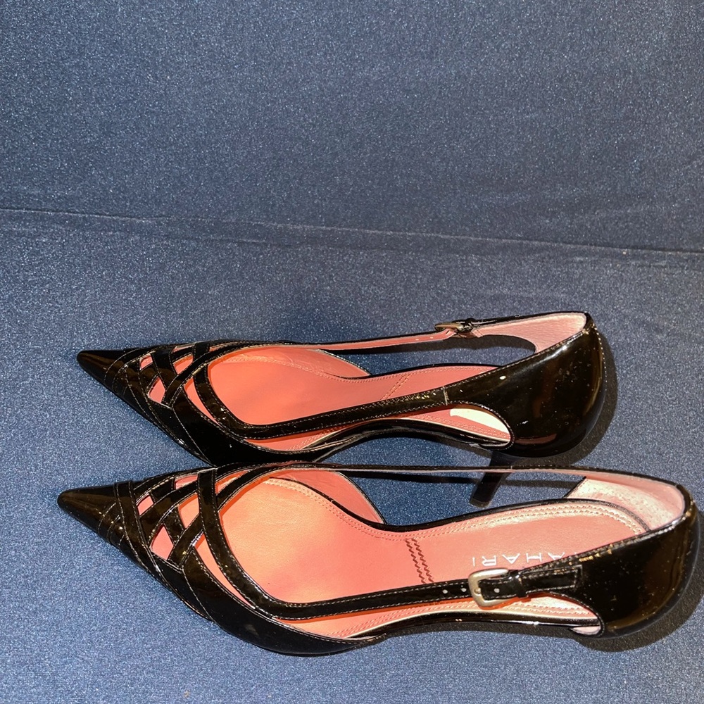 TAHARI Pointed Toe Jon Heels